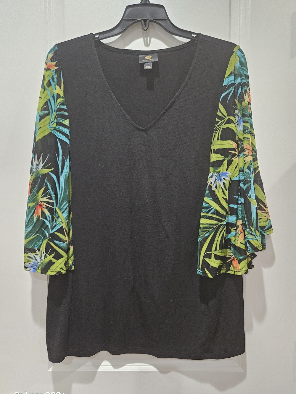 JM Collection Black V-Neck Top with Tropical Print Sleeves Large